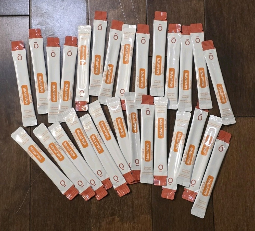 doTERRA MetaPWR Recharge Electrolyte Drink Mix Strawberry 28 Sachets Exp 12/2026
