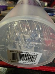Blender Bottle 28 OZ CLEAR/BLUE. Great for an exercise break